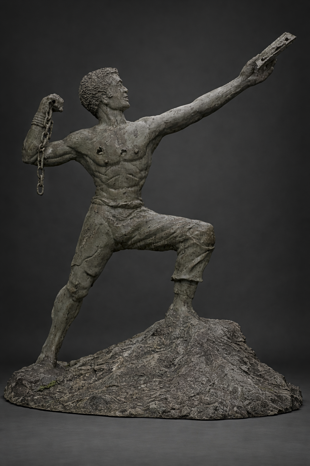 Estatua en homenaje a Rey Barule en Tadó, Chocó